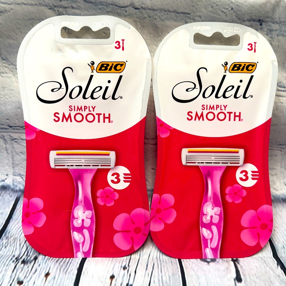 BIC Soleil Simply Smooth Women's Disposable Razors 3 Blades Silky Moisture Strip